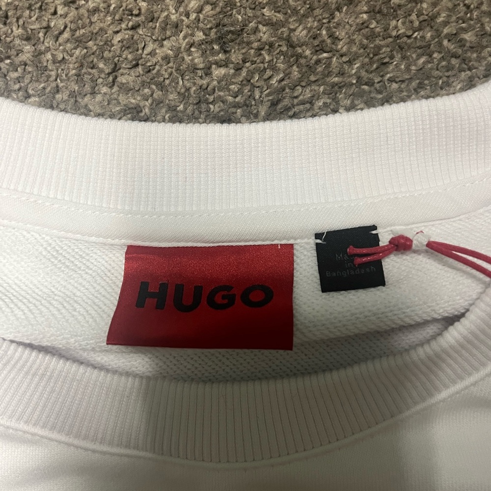 HUGO Men’s Big Square Logo Crewneck Sweatshirt - Picture 3 of 8